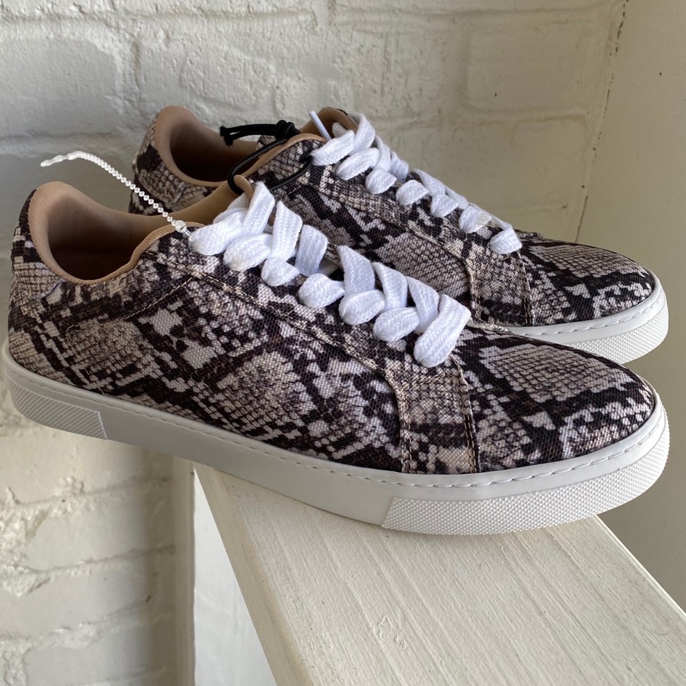 NWT Steve Madden Sneaker Shoes Size 8